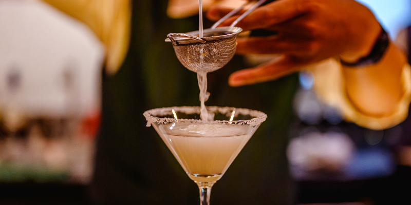 Cocktail bar con dj set