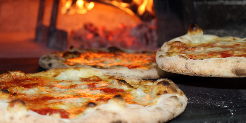 Dove trovare una pizzeria da asporto aperta a pranzo a Prato: gusto e praticità a portata di mano