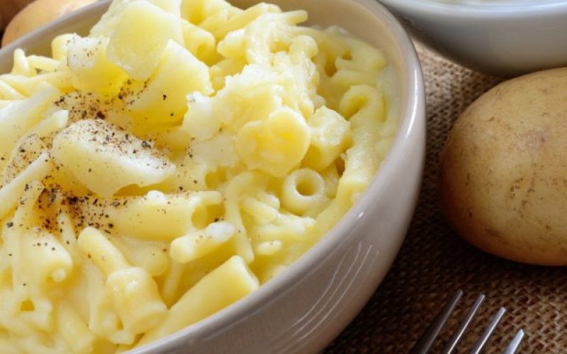 Pasta e Patate con Provola e Genovese nel Centro Storico di Napoli: un piatto che racconta la tradizione