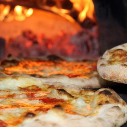 Pizzeria con forno a legna a Busto Arsizio: il sapore autentico della tradizione