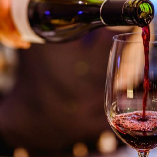 Scopri il piacere di un wine bar accogliente al Vomero, nel cuore di Napoli