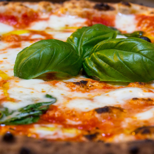 L’esperienza unica di una pizzeria gourmet con forno a legna a Grottaminarda